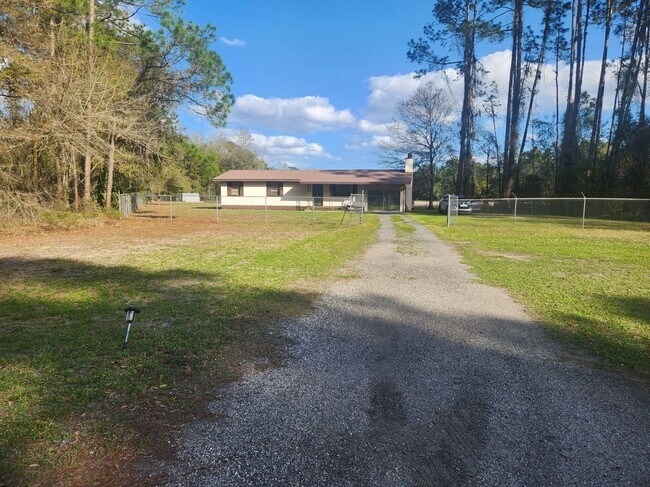 Building Photo - 2355 SE State Road 100, Starke, FL