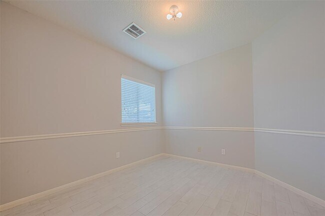 Building Photo - 2502 Oakthorn Ct