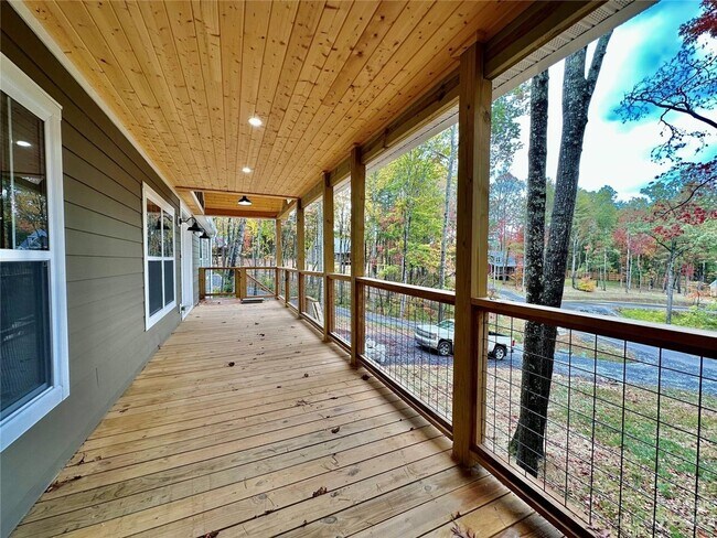 Building Photo - Farmhouse-Style Home in Fairview