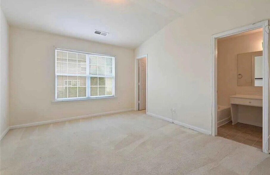 Building Photo - 769 Crestwell Cir SW