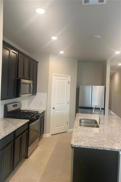 Building Photo - 14408 Castleford Dr