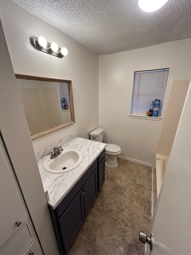Building Photo - 963 E Humphreys St