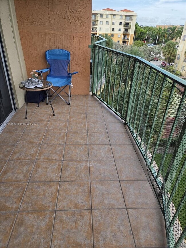 Building Photo - 9320 Fontainebleau Blvd