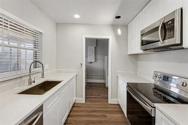 Building Photo - 2169 Dell Ave