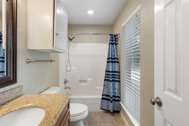 Building Photo - 78 Deerfoot Ct