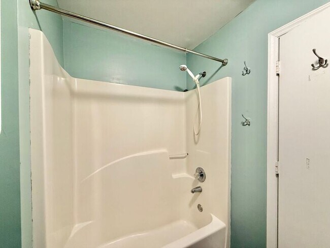 Building Photo - 542 Loop Rd