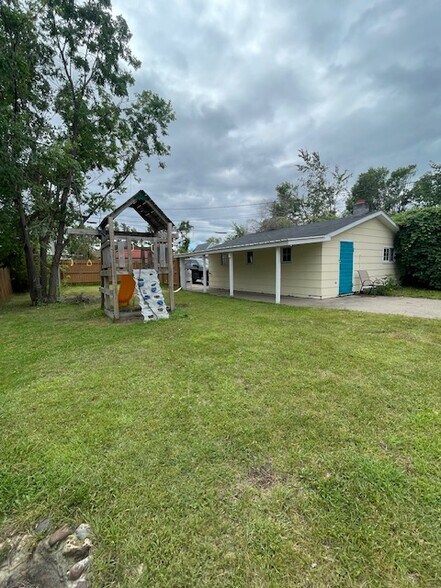Building Photo - 718 3rd St SE