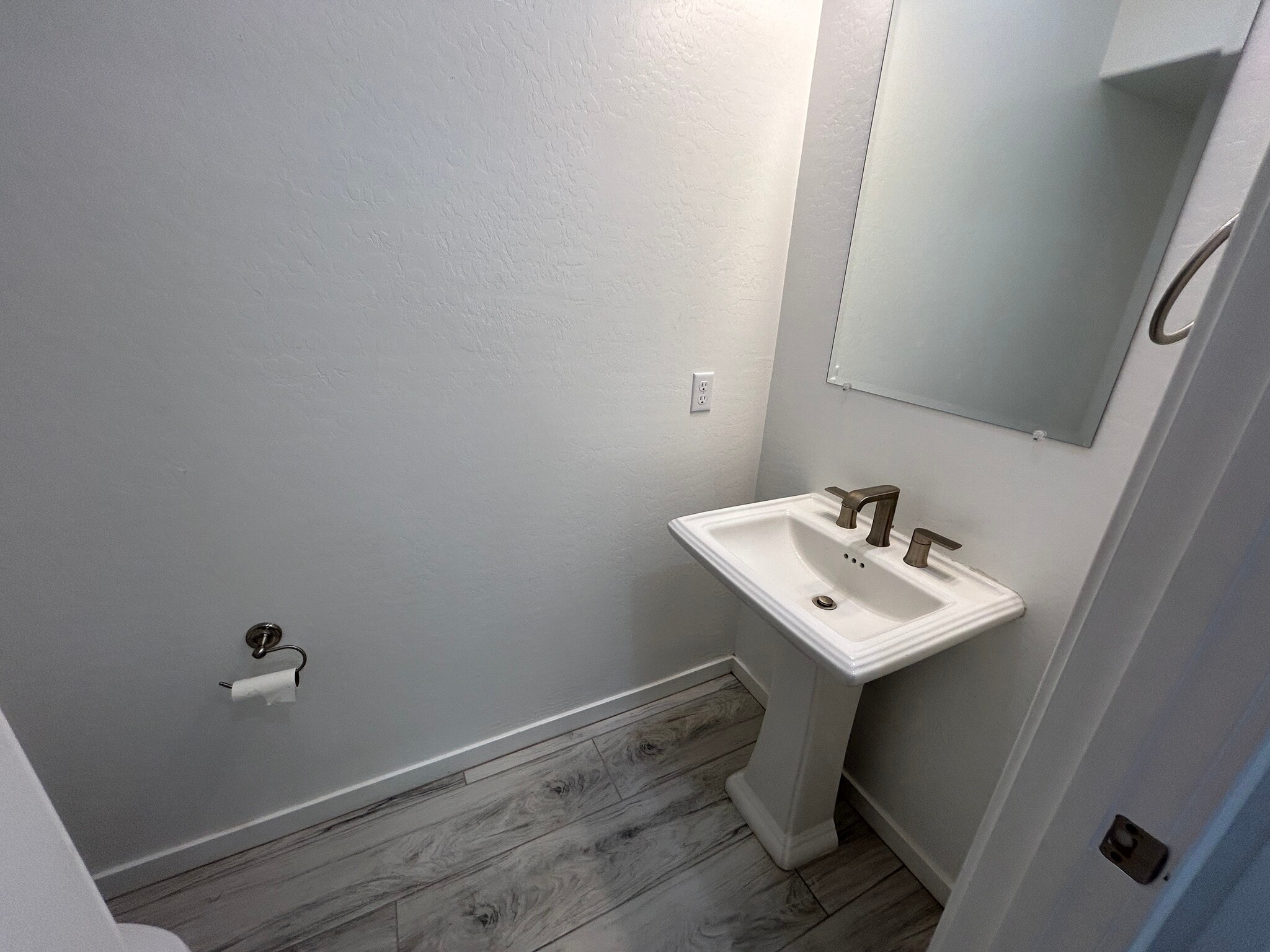 Building Photo - 4146 S Columbus Dr