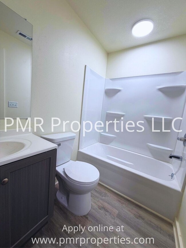 Building Photo - 909 S 15th St