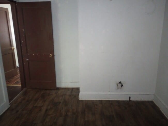 Building Photo - 3 Bedroom 1 Bathroom