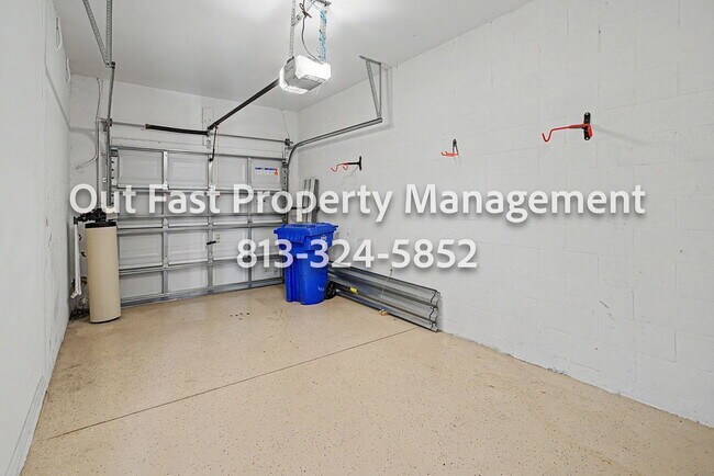 Building Photo - 6919 Holly Heath Dr