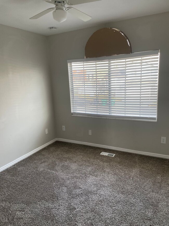 Building Photo - 4 Bed/2 Bath home in Harrisville