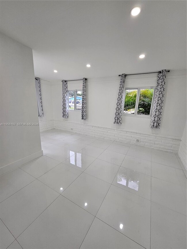 Building Photo - 1421 NW 65th Terrace