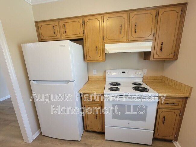 Building Photo - 207 Flores Ln