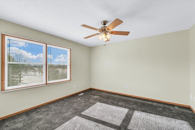 Building Photo - Spacious 3-Bed, 3.5-Bath Townhome with Att...