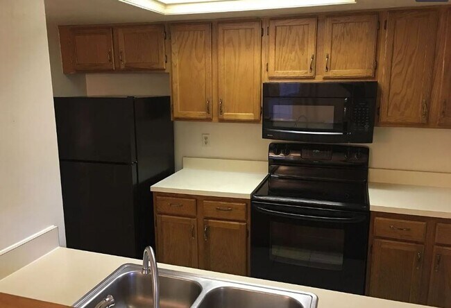 Building Photo - 3/3 In Rockwood Villas