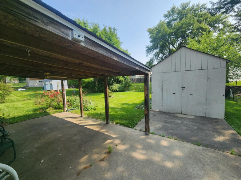 Building Photo - 10046 Manistee Way