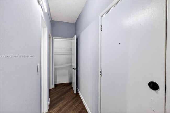 Building Photo - 215 30th St