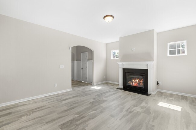 Building Photo - 240 E Quailwood Dr