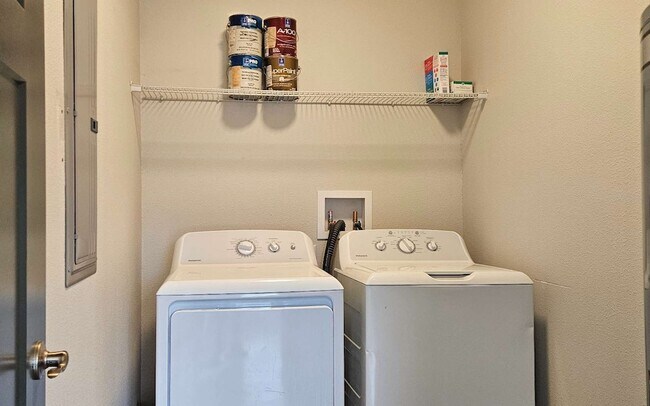 Building Photo - 137 SW Grand Magnolia Gln