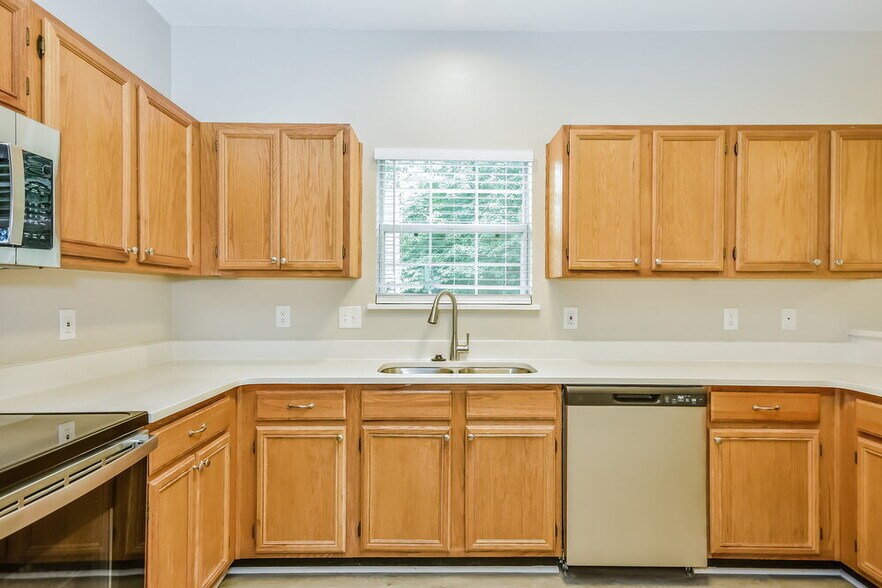 Building Photo - 632 Magnolia Ln