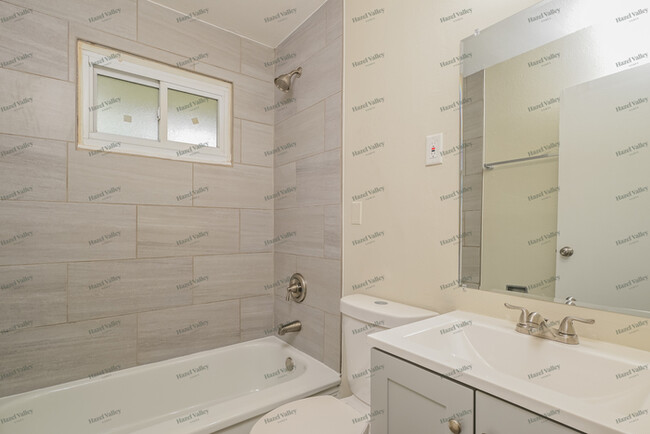 Building Photo - 830 Mullanphy Ln