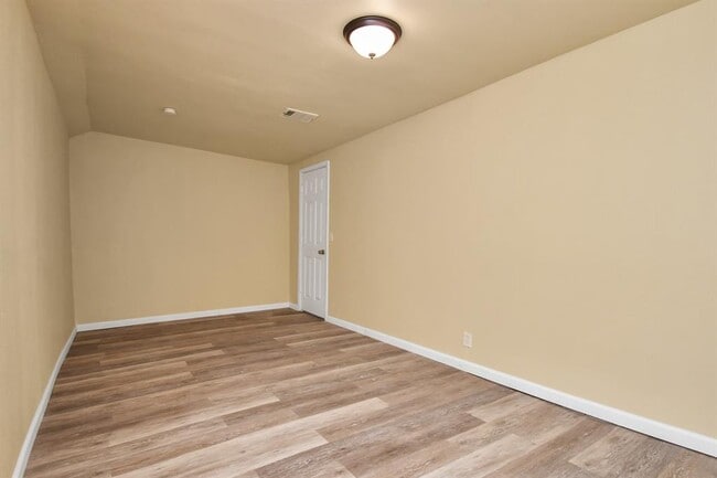 Building Photo - 5714 Doulton Dr