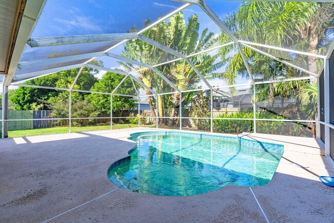 Building Photo - 967 SE Browning Ave