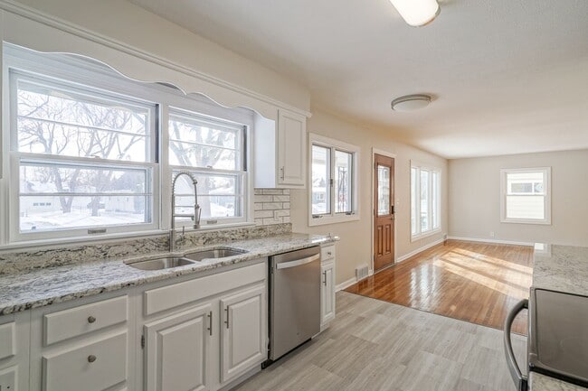 Building Photo - Recently Updated Single Family Home Available