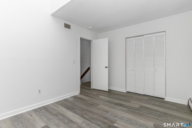 Building Photo - 5 Staunton Ct