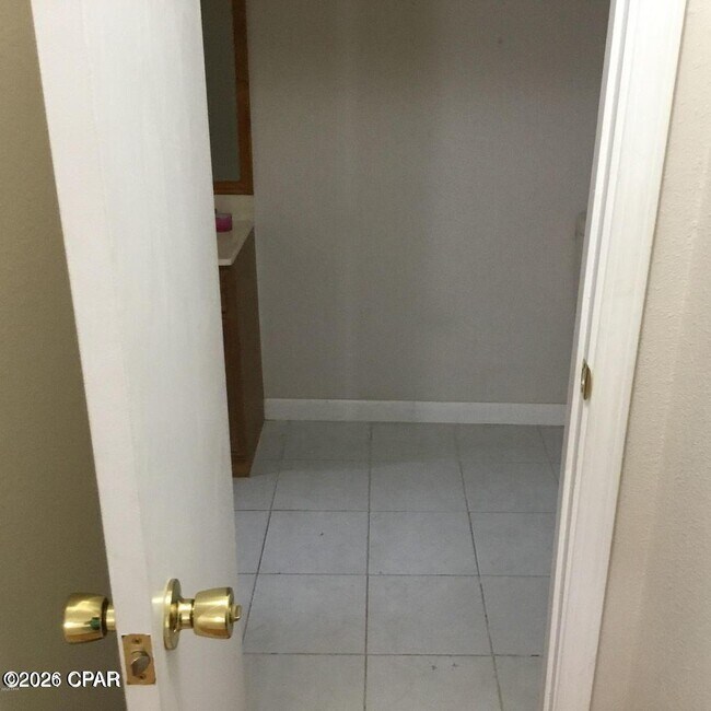 Building Photo - 1025 W 19th St