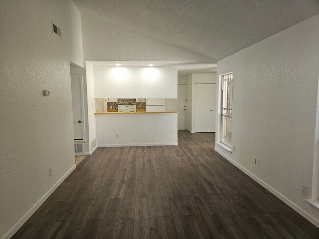 Building Photo - 6823 Grass Valley Dr