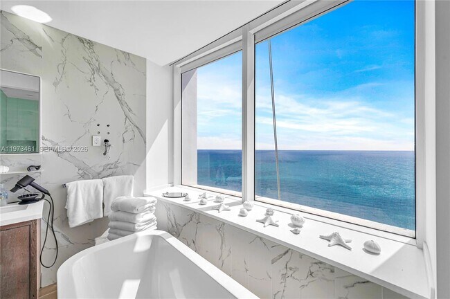 Building Photo - 18101 Collins Ave