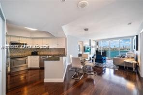 Building Photo - 1900 Sunset Harbour Dr