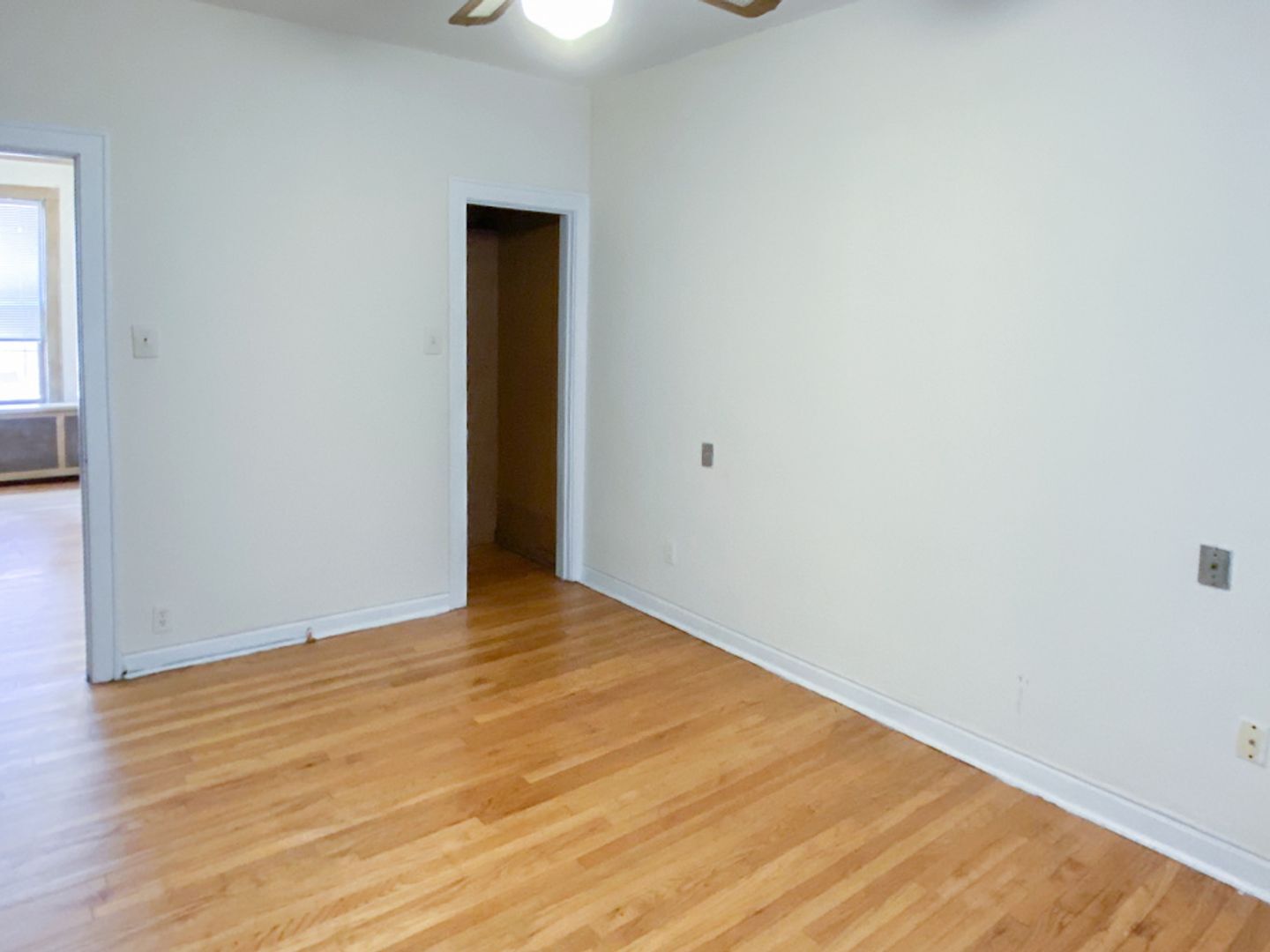Building Photo - 435 W Surf St