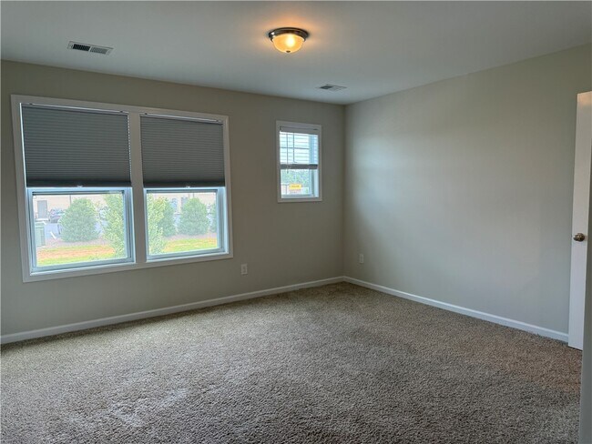 Building Photo - 117 Weaver Way