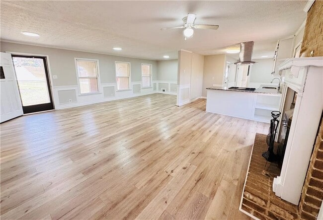 Building Photo - 399 Wayward Wind Dr SW