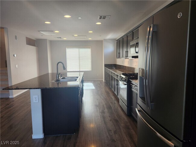 Building Photo - 9050 W Tropicana Ave