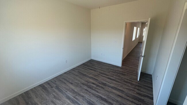Building Photo - Coyote Run Duplexes 9004