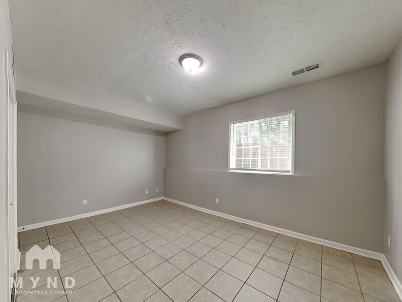 Building Photo - 2616 Fieldstone View Ln SE