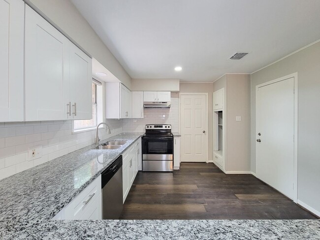 Building Photo - Welcome to your dream rental! This meticulously remodeled 3-bedroom, 2-bathroom home in the heart...