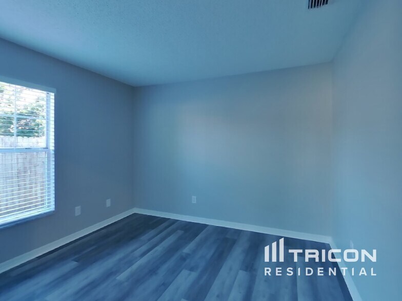 Building Photo - 873 Silversmith Cir