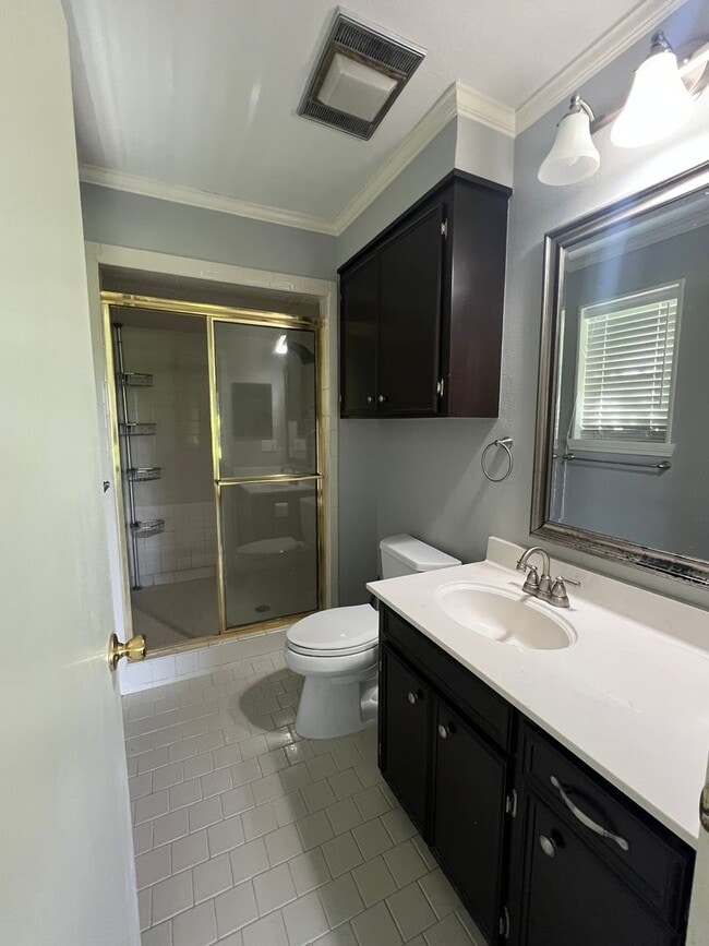 Building Photo - Ready In Benton!!