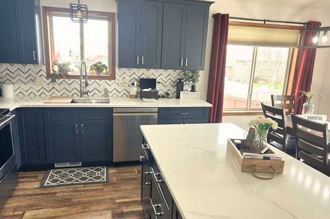 Building Photo - Spacious & Stylish Home in a Prime Location!