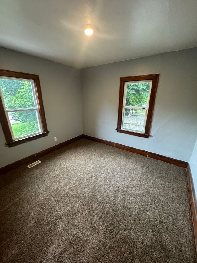 Building Photo - 235 S Arlington St