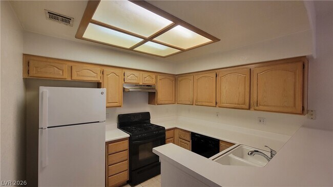 Building Photo - 3320 S Fort Apache Rd