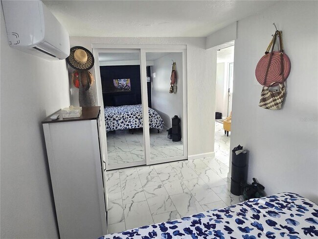 Building Photo - 2601 Gulf Dr N