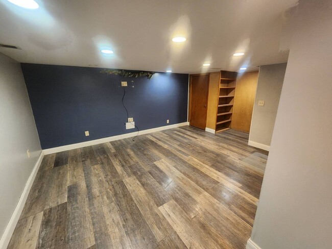 Building Photo - Charming 2-Bedroom Property in Prime Location