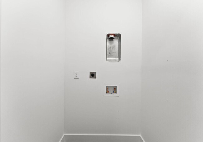 Building Photo - Beautiful NEW 2-Bed, 2- Bath Apartment in Rock Hill!