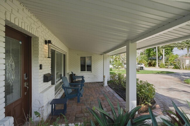 Building Photo - 3036 NE 19th St